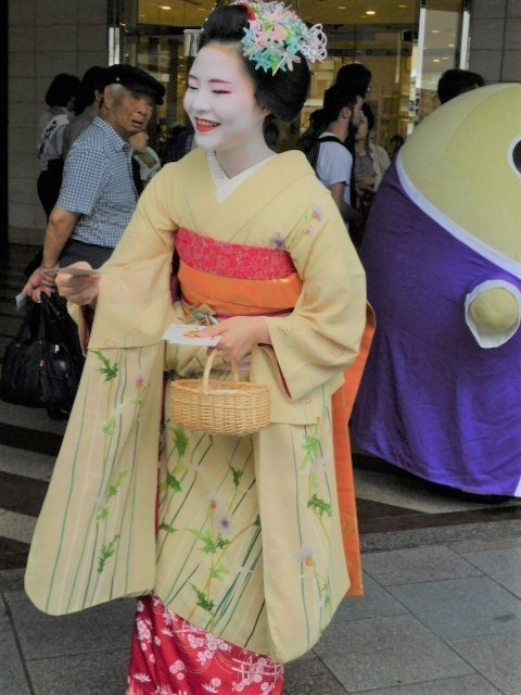 去年の…祇園東の満彩野さん・叶千代さん・叶久さん・満彩尚さん 去年の…祇園東の満彩野さん・叶千代さん・叶久さん・満彩尚さん