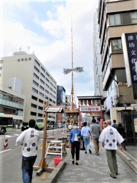 2021.07.11祇園祭山鉾建て1400 (7)月鉾.JPG