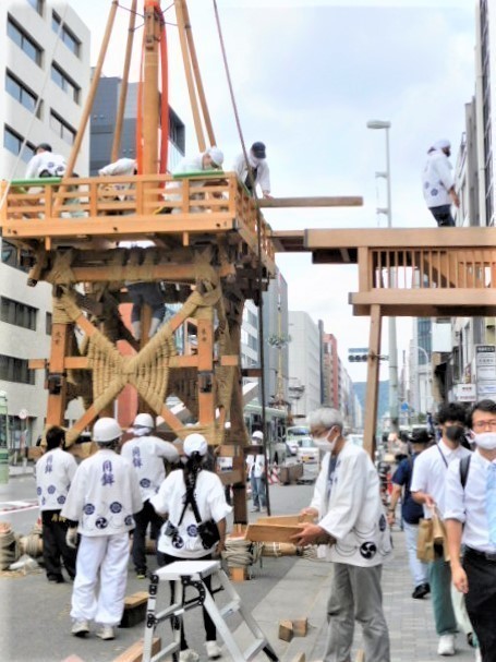 2021.07.11祇園祭山鉾建て1400 (8)月鉾.JPG