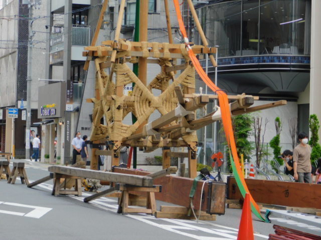 2021.07.11祇園祭山鉾建て1400 (13)鶏鉾.JPG