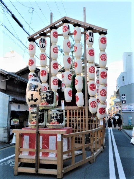 2021.07.21祇園祭後祭山鉾建て (7)鯉山.JPG