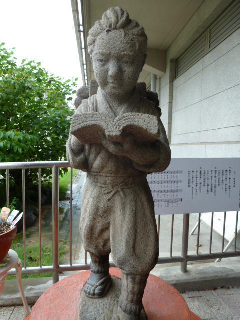 骨董品 二宮金次郎 備前焼き筆立て 二宮金次郎 備前焼き筆立て 骨董品 戦前、備前焼、銘あり、二宮