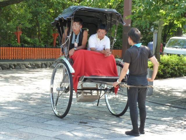 今どき、大八車は無いでしょう！…と一瞬思ったのですが。: 朝は知恩院でラジオ体操！(の気分)：by行者橋 渡