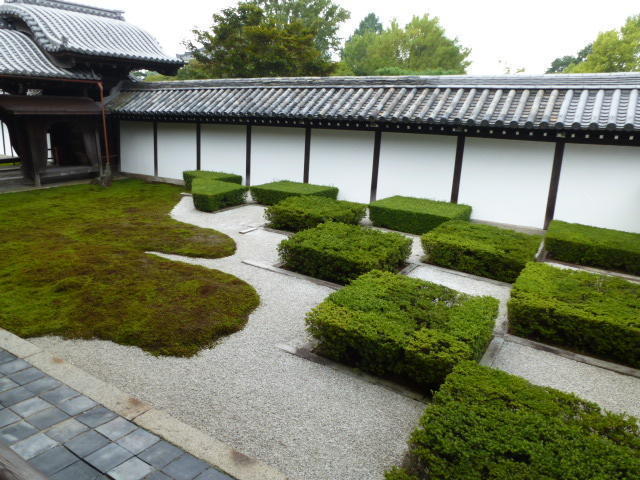 重森三玲の作庭：東福寺方丈の4つの庭園。: 朝は知恩院でラジオ