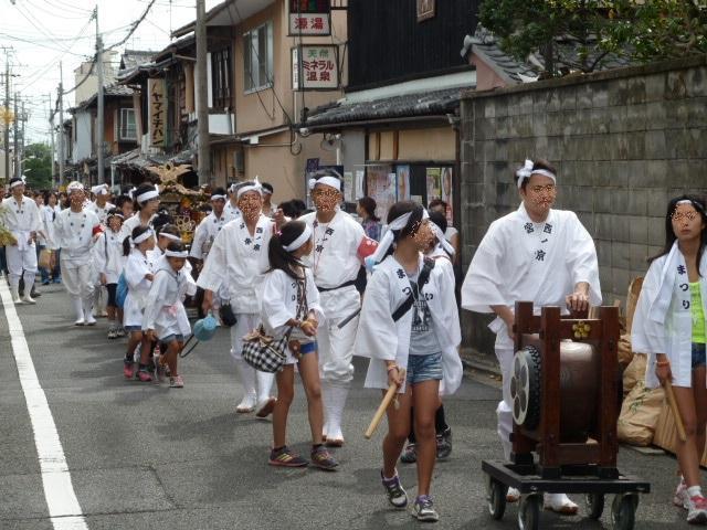 瑞饋祭還幸祭：こども神輿＠北野天満宮。: 朝は知恩院でラジオ体操！(の気分)：by行者橋 渡