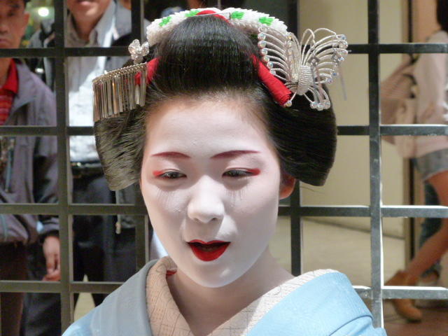 宮川町の“とし桃さん”＆“とし純さん”の「舞妓さん遊び体験」を拝見 