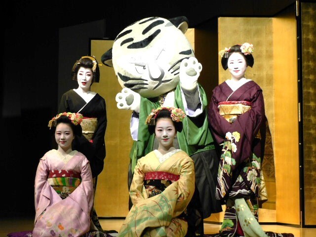 芸舞妓 春の舞＠京都国立博物館：2024年1月8日。: 朝は知